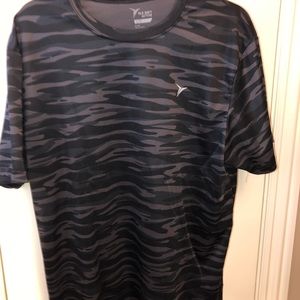 Old Navy Active Dry Fit Black Camo XL T Shirt
